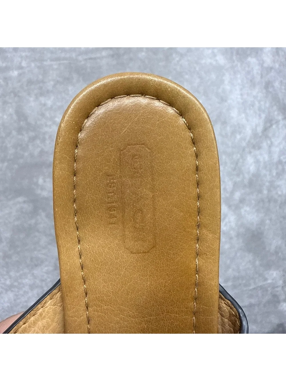 Coach Tan Leather Signature CC Logo Medallion Thong Flip Flop Sandals 8.5